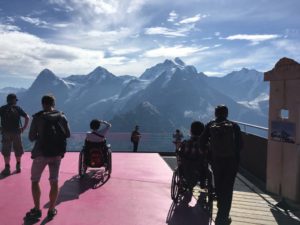 ツアーの写真２　スイスアルプスを眺める
