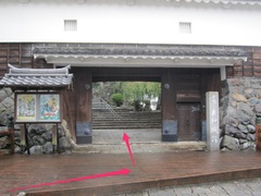 大垣城東門（正門）の写真。天守が復興された際に、七口之門の 1つである柳口門がここに移築されています