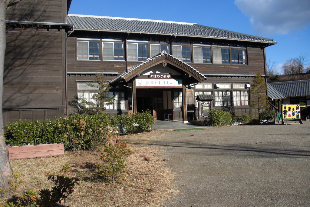 やまびこ学校の建物内の昭和時代の展示
の写真