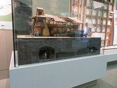 明治から昭和にかけて御嵩にあった「亜炭鉱」の写真。亜炭の採掘の様子の模型や道具が分かりやすく作られています