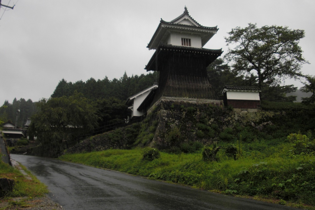 日本三大山城「岩村城」の麓の藩主邸跡にある資料館の写真