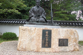 佐藤一斎の銅像の写真。岩村藩出身の著名な儒学者です
