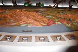 瑞浪の地形の紹介の写真。ジオラマで地形と名所などの位置関係がわかります