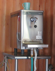 冷水機の写真。自由に使える冷水機が設置されています。