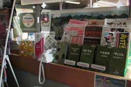 下呂温泉観光案内マップの写真。多国語の外国語のマップも置かれています