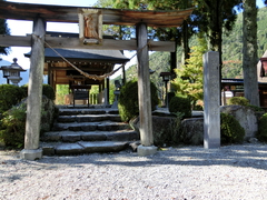飛騨高椅神社の写真。合掌村内にある高椅神社の分社。料理の神様だそうです