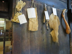 民俗資料館の写真。旧岩崎家住宅主屋には農具や民具などが展示されています