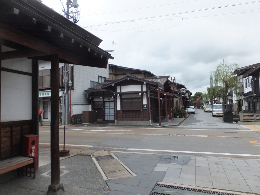瀬戸川と白壁土蔵街の本光寺近くの写真