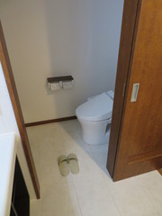 客室内トイレ1の写真。山水閣の和洋室内トイレです