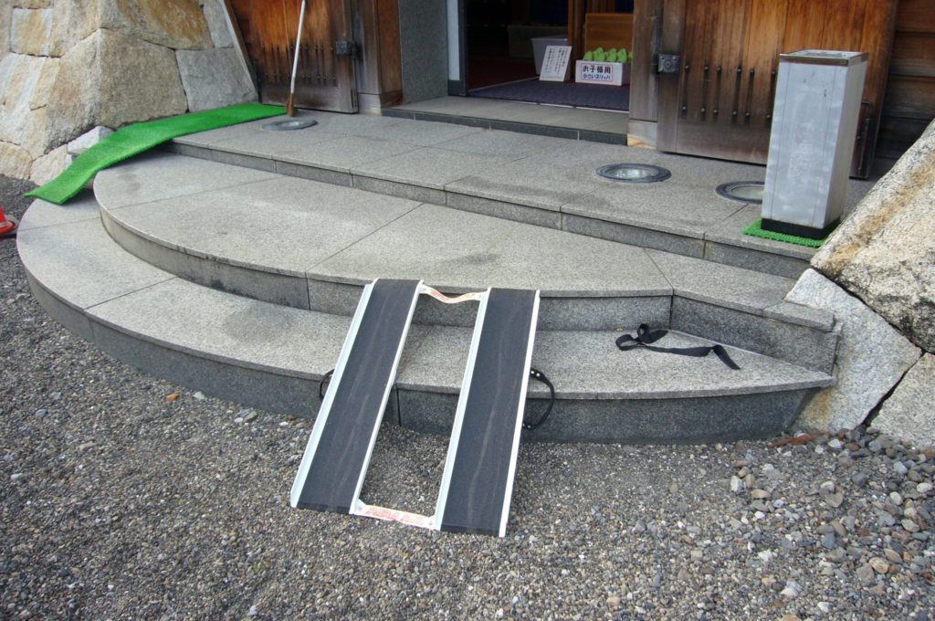 正面入口の階段