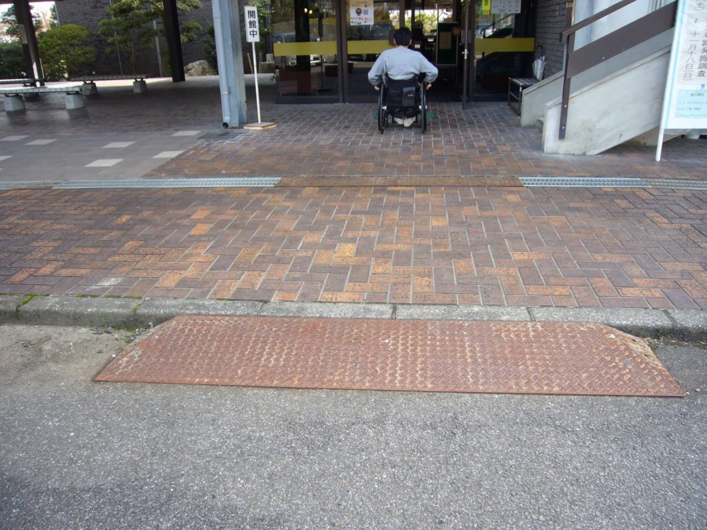 鉄製のスロープ