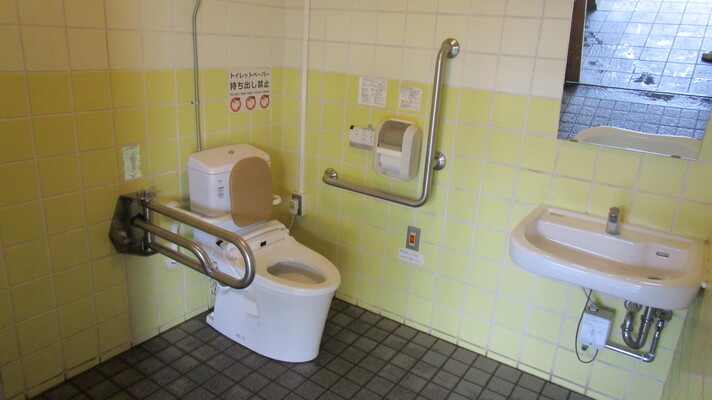 車いすトイレの内部写真