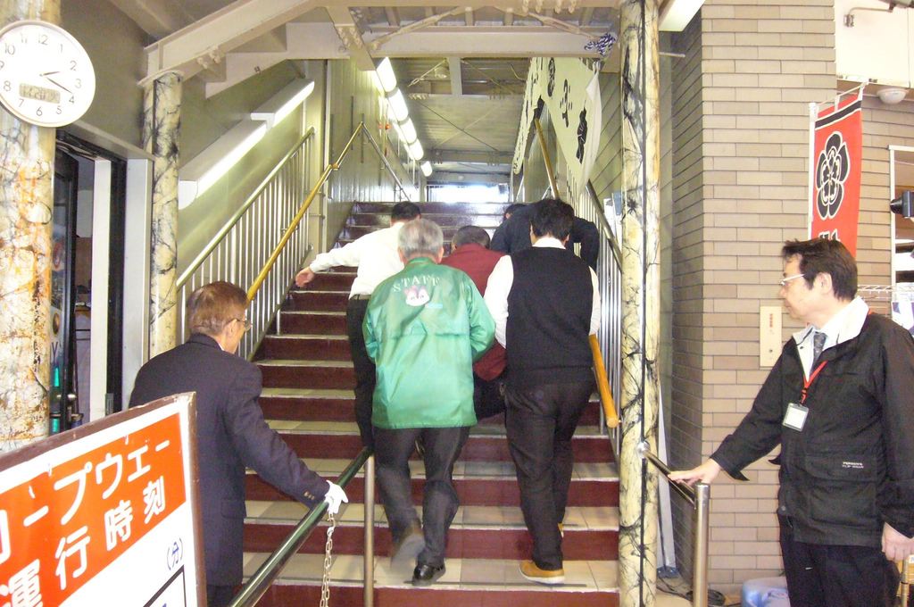 車いすサポートの様子の写真