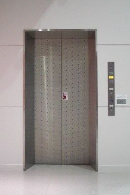 エレベーターの外観写真