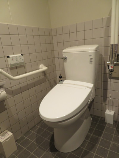 車いすトイレの内部写真