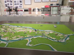 羽島市全体を示したジオラマの写真。長良川と木曽川に囲まれ、水の豊富なまちです