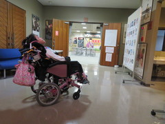 2階ロビーの写真。広々としていて車いすもゆったりできます