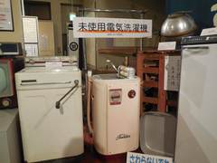 洗濯機の写真。昭和の頃には、電化製品の三種の神器と言われていました