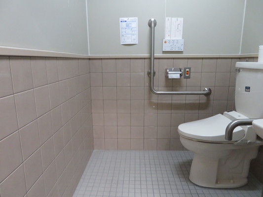 車いすトイレの内部写真