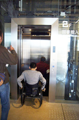 エレベーターの外観写真