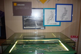 根尾谷断層の写真。根尾谷断層を写真と地図と模型で紹介