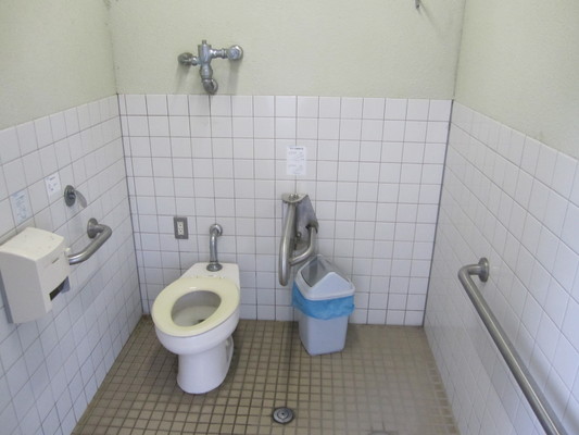 車いすトイレの内部写真