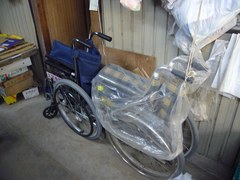 車いすの貸し出しの写真。南口大鳥居から参道に入ってすぐの「やすふく商店」で、車いすの貸し出しを行っていました