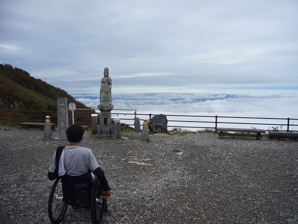 終点山頂駐車場からは四季折々の風景と雄大な山々が見られますの写真