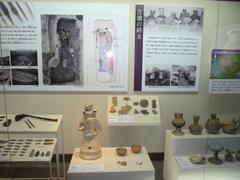 第１常設展示室２の写真。古墳時代に出土した埴輪や須恵器、銅製・鉄製の農工具、刀・剣など