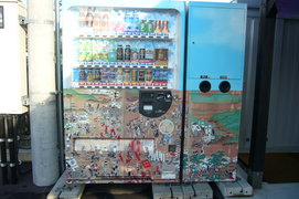 自販機と空き缶入れの写真。戦の様子がペイントされ関ヶ原を演出しています