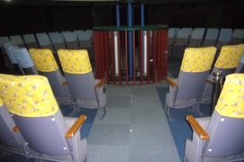 西美濃プラネタリウムの写真。１階は座席数60席のプラネタリウムです