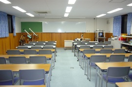 星の学習室（研修室）の写真。西美濃天文台の1階に40名の学習室があります