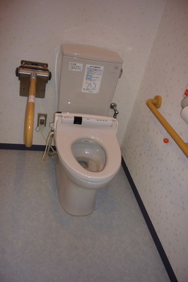 車いすトイレの内部写真