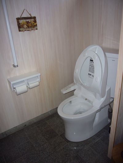 車いすトイレの内部写真