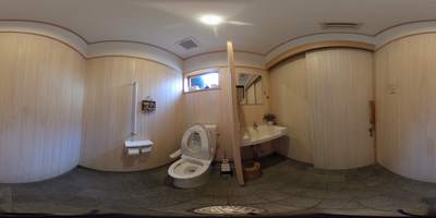 車いすトイレの内部360度写真(クリックで新しいウィンドウが開きます)