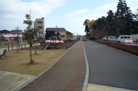 西側から見たレールパークの写真。駐車場から直接出入り出来るようになっています