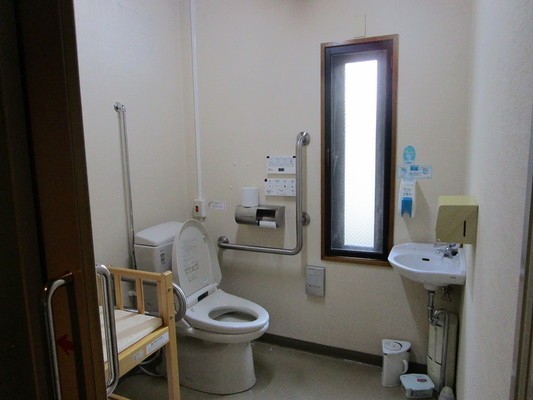 車いすトイレの内部写真