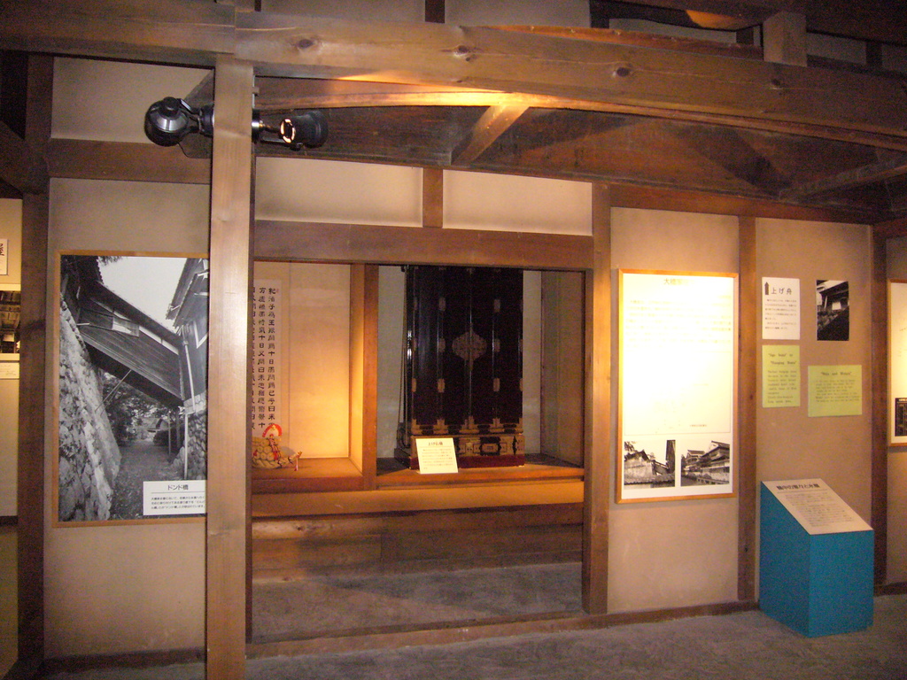 輪中の家と水屋の写真