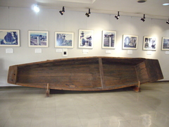 輪中で使われた舟の写真。輪中地帯特有の堀田で使われた舟が展示されています
