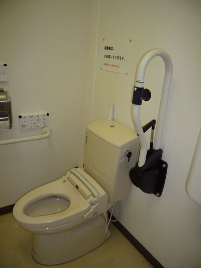 車いすトイレの内部写真