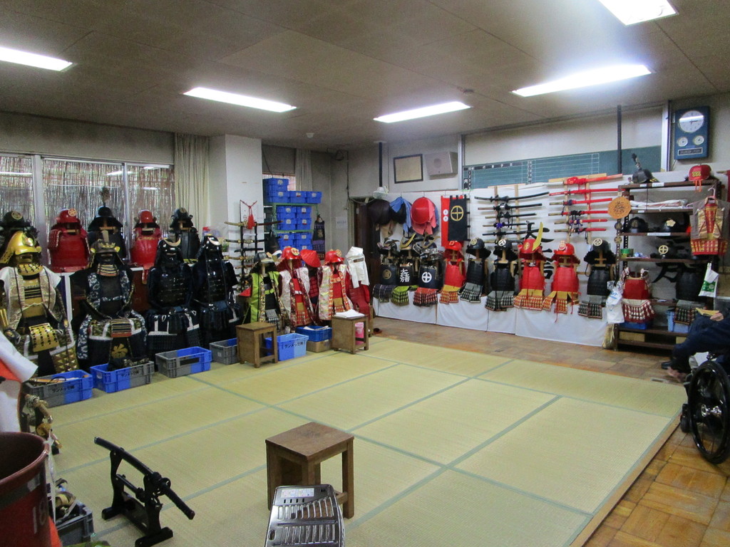 甲冑体験コーナー（有料）の写真