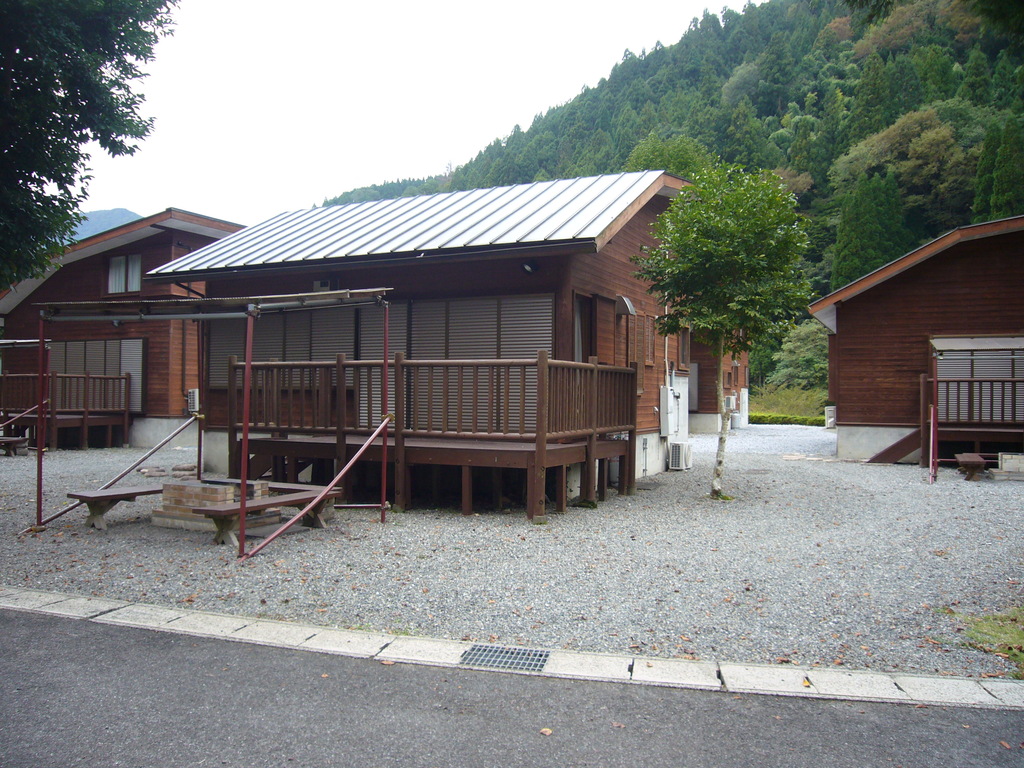 自然いっぱいのコテージの写真