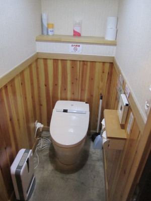 車いすトイレの内部写真