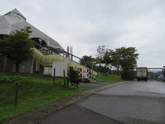 木ぼっくりミュージアムの写真。メインハウス近くにあり正面は階段ですが、段差のない迂回路があります