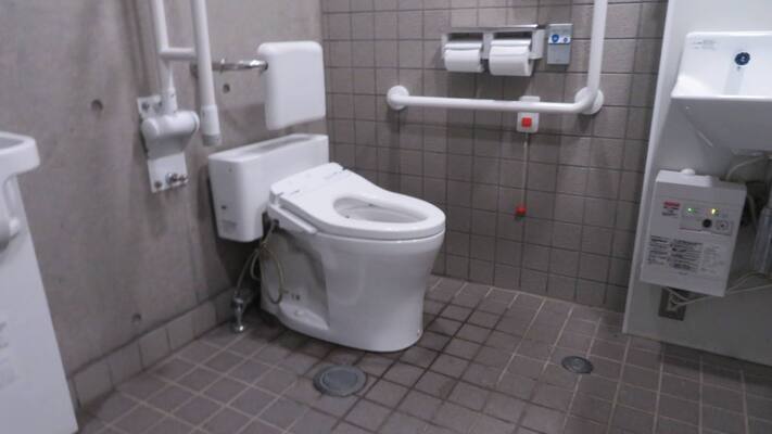 車いすトイレの内部写真
