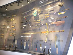 収蔵展示の写真。収蔵点数1万以上！刃物の歴史と奥深さを実感する展示スペースです。