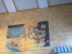 御嶽宿の浮世絵の写真。安藤広重の「木曽海道六拾九次之内　御嶽」が掲げられています。御嵩町謡坂（うとうざか）がモデルとされています。