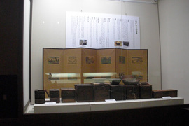 江戸時代の千両箱の写真。江戸時代千両の貨幣を収納することを目的とした箱です
