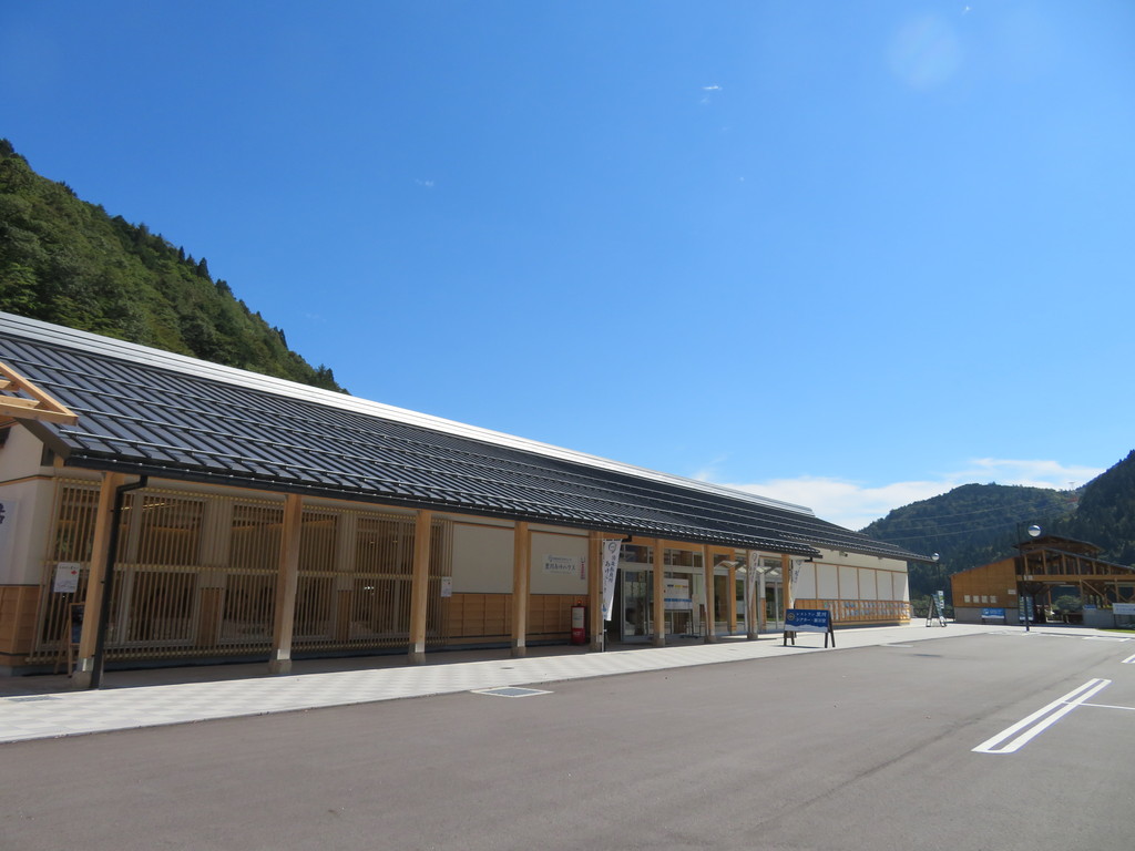 メインの施設「里川あゆハウス」の写真