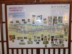 昭和10年頃の旧兼山町の街並復元図の写真。お店もたくさんあった頃の広告のマッチ箱図柄